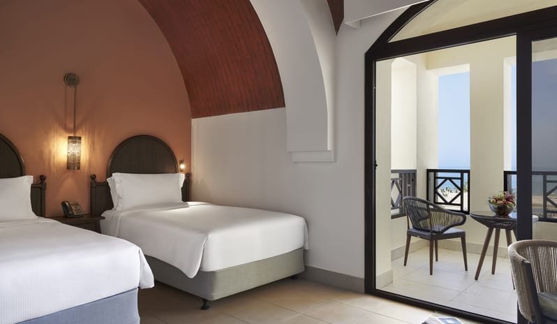 middle-east-holidays-ras-al-khaimah-the-cove-rotana-resort-lagoon-room